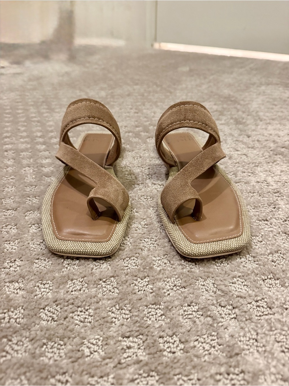 Donald Pliner Brown Wedge Toe Loop Sandals Size 6